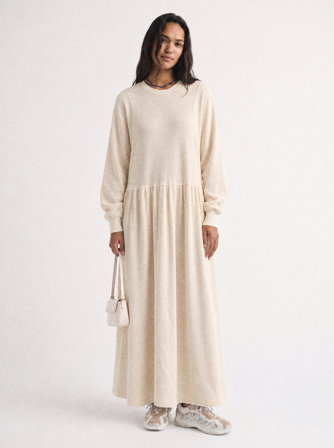 color:Cream