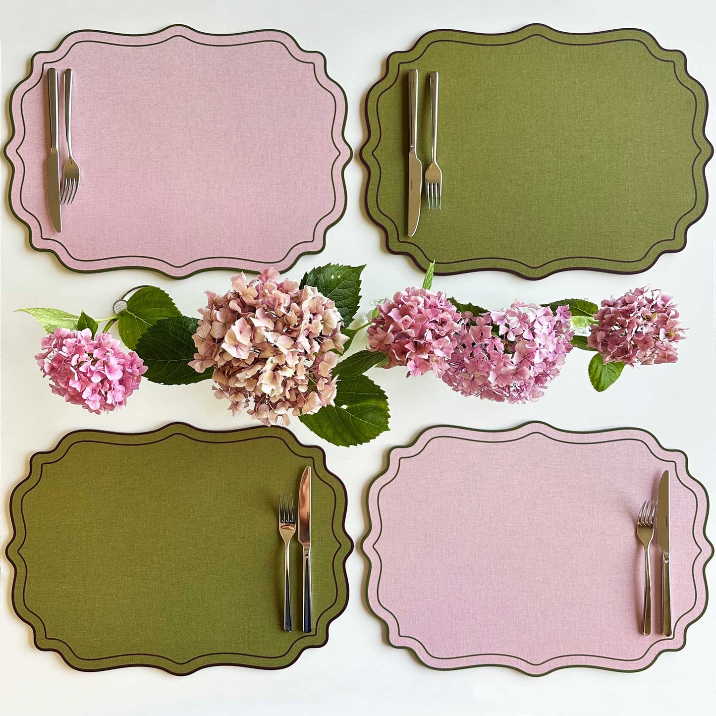 Scalloped frames Placemat