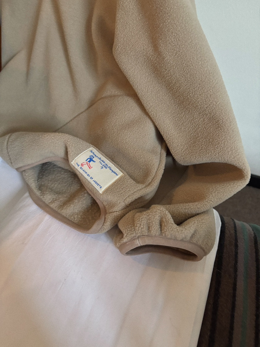 color:Khaki