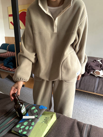 color:Khaki