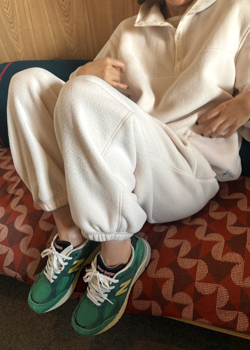 color:Cream