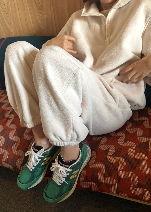 color:Cream
