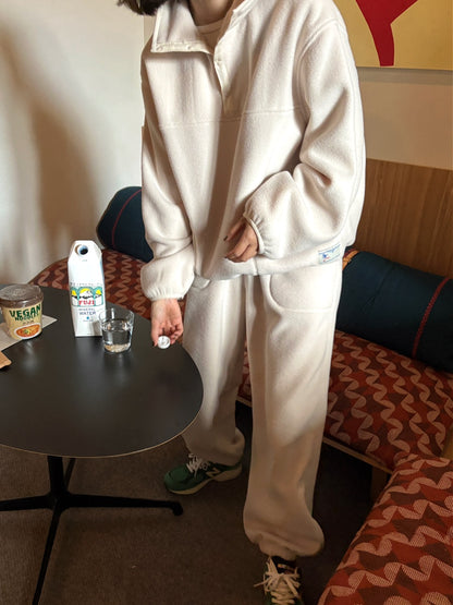 color:Cream