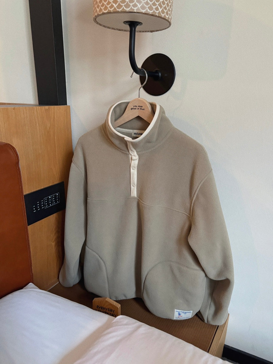 color:Khaki