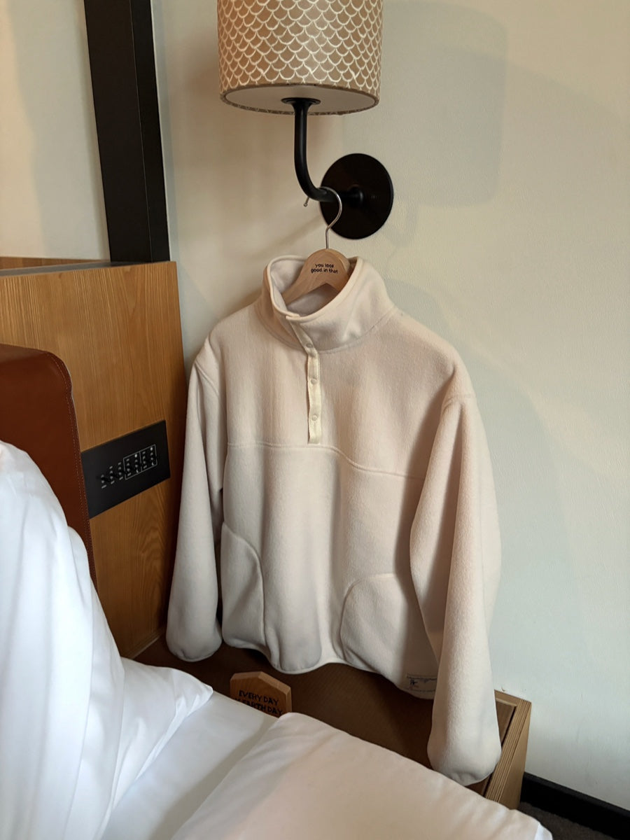 color:Cream