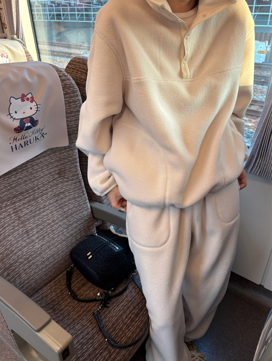 color:Cream