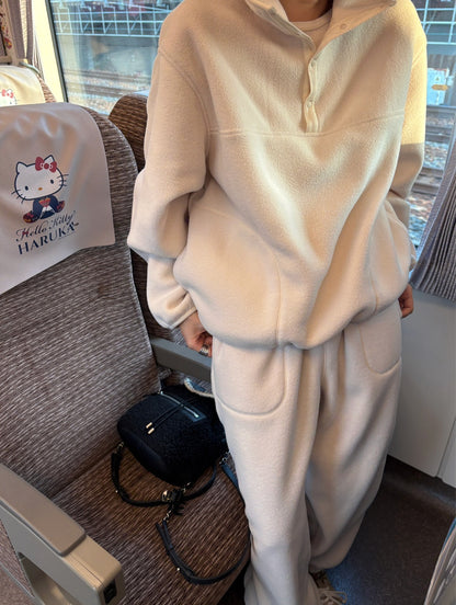 color:Cream