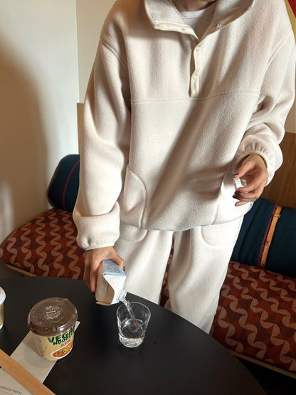 color:Cream