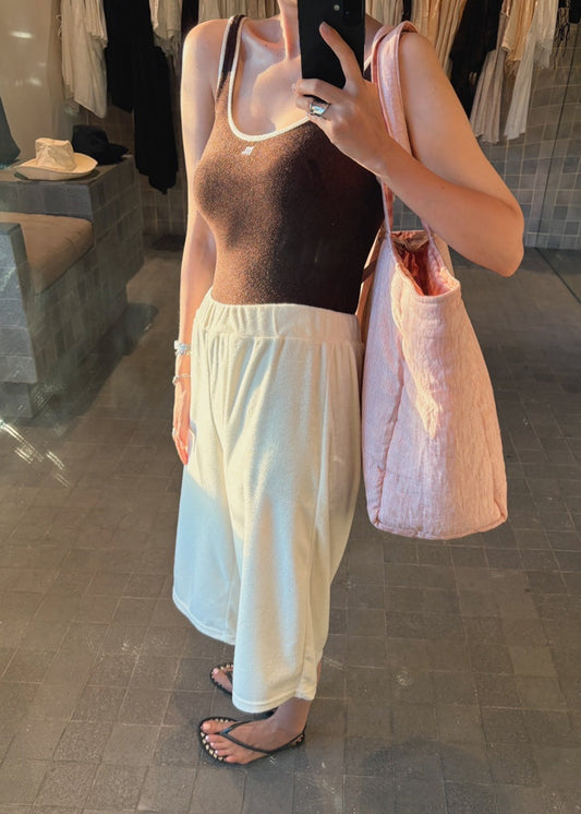 color:Cream