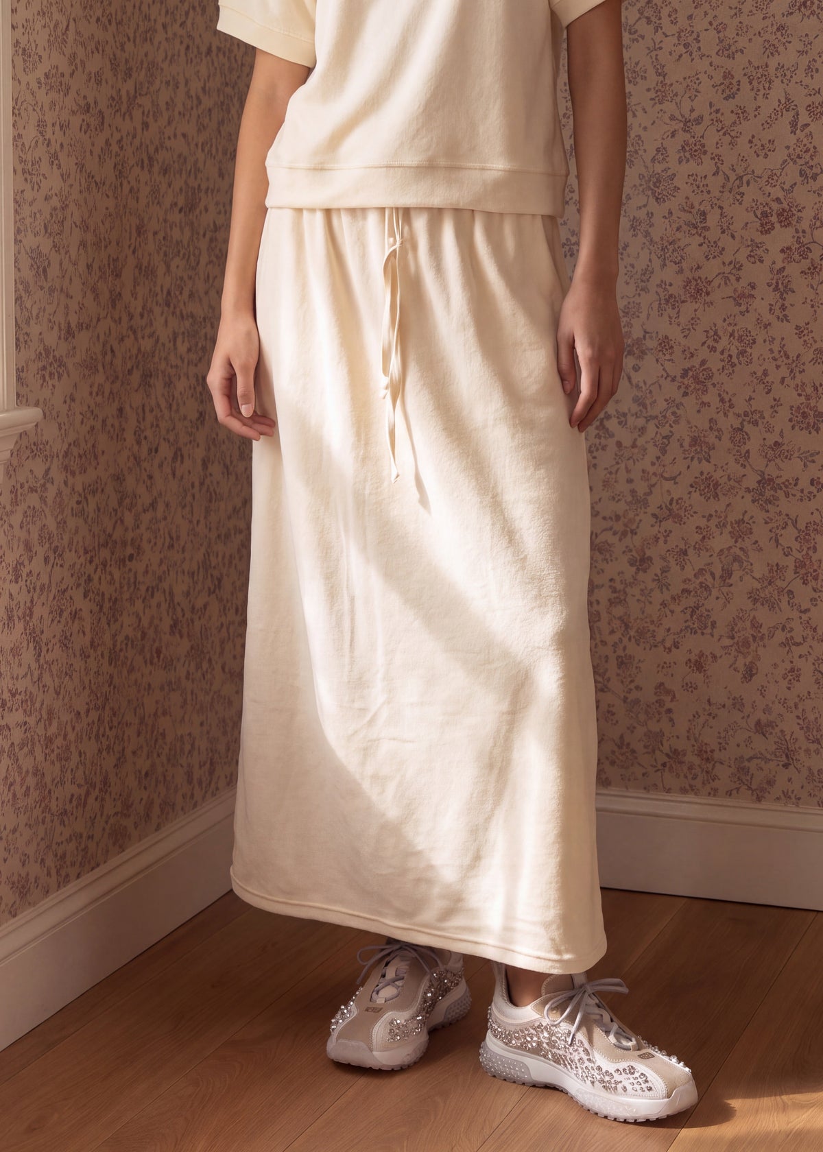 color:Cream