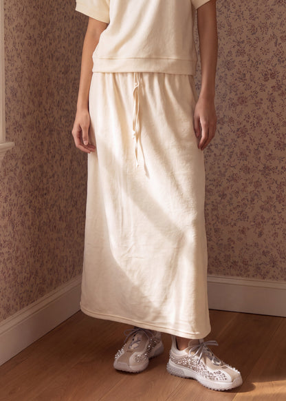color:Cream