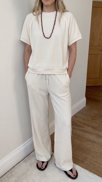 color:Cream
